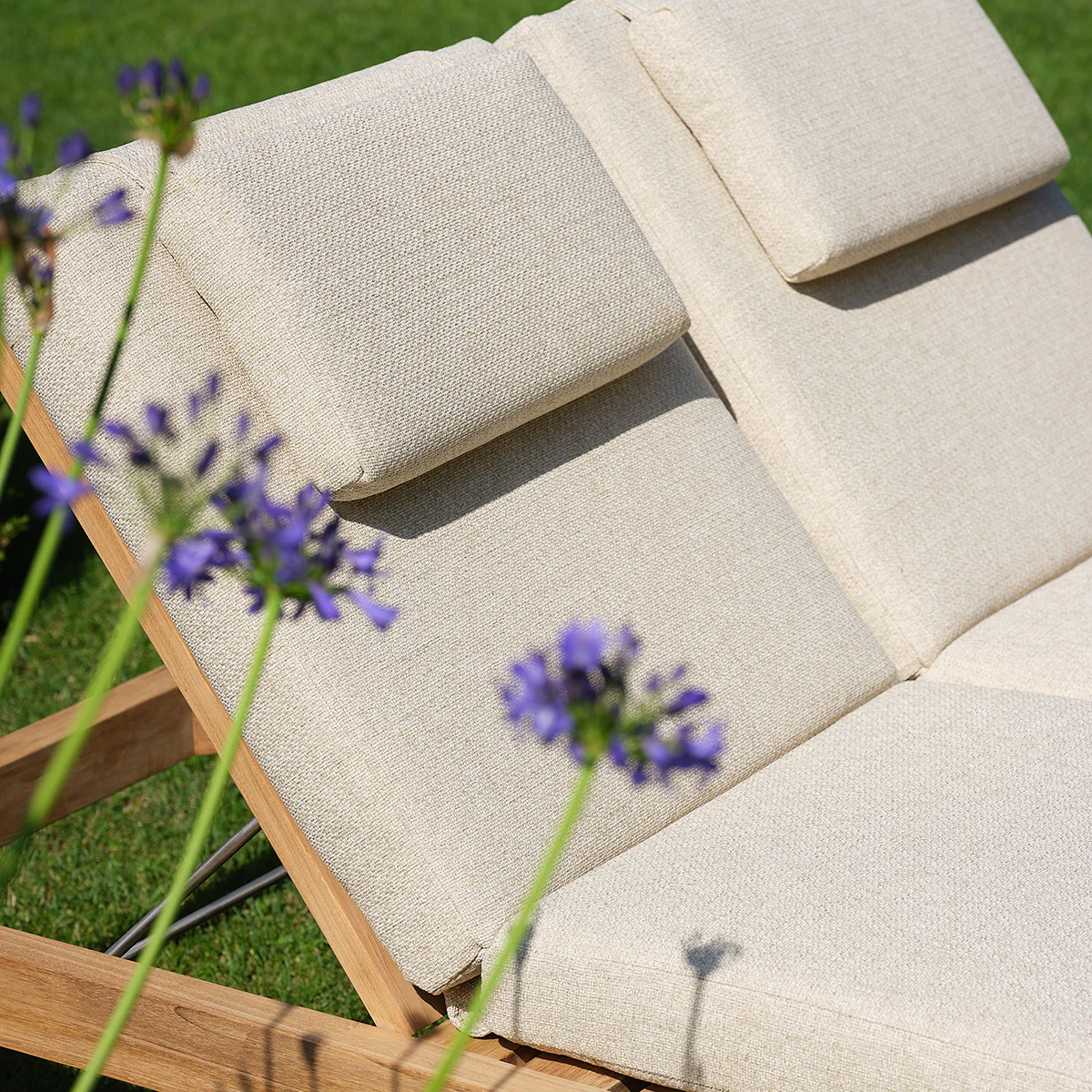 Bain de soleil double inclinable en teck massif avec coussins beige chiné - Image 5