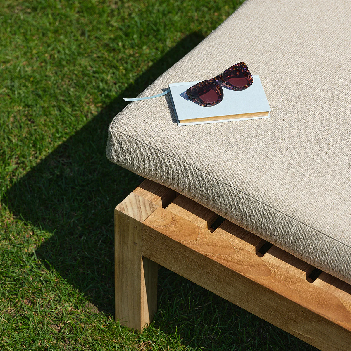 Bain de soleil double inclinable en teck massif avec coussins beige chiné - Image 6