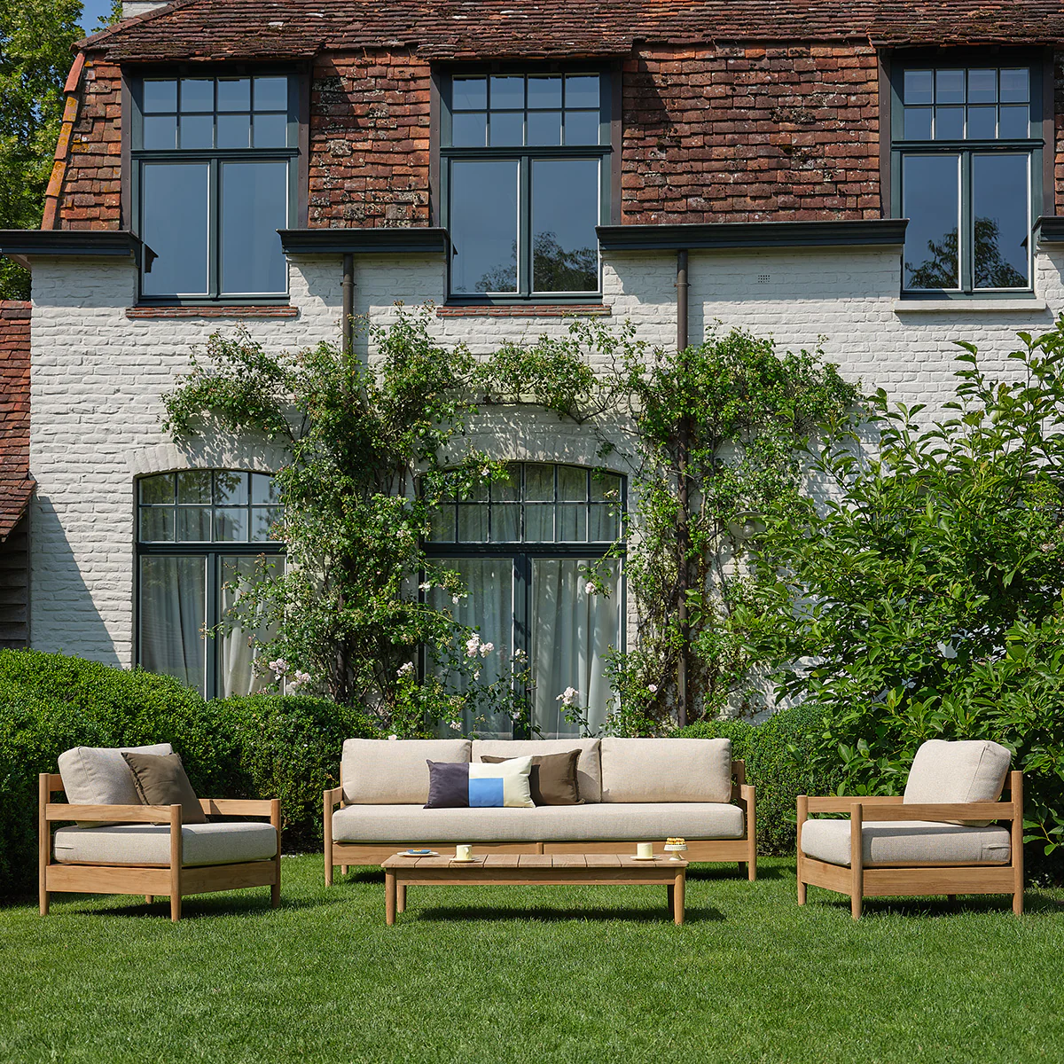 Canapé de jardin bas en teck massif avec coussins beige chiné 4 pers. - Image 5