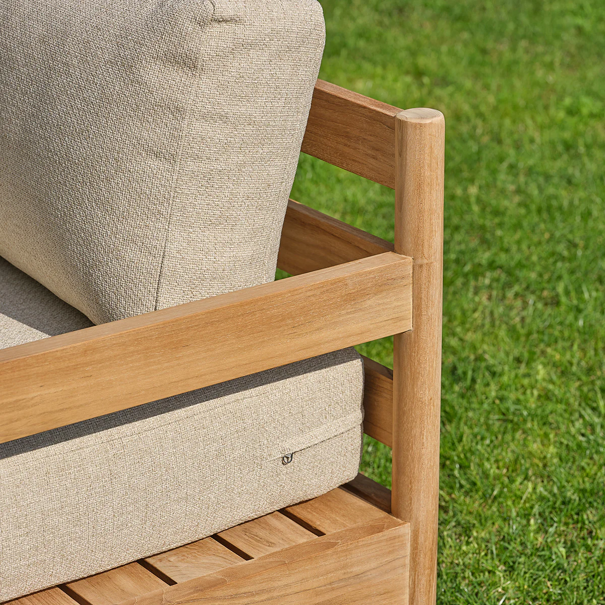 Canapé de jardin bas en teck massif avec coussins beige chiné 4 pers. - Image 8
