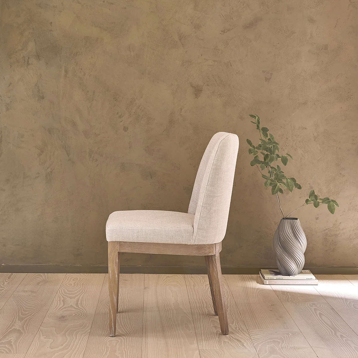 Chaise en chĂȘne massif et tissu lin - Image 3