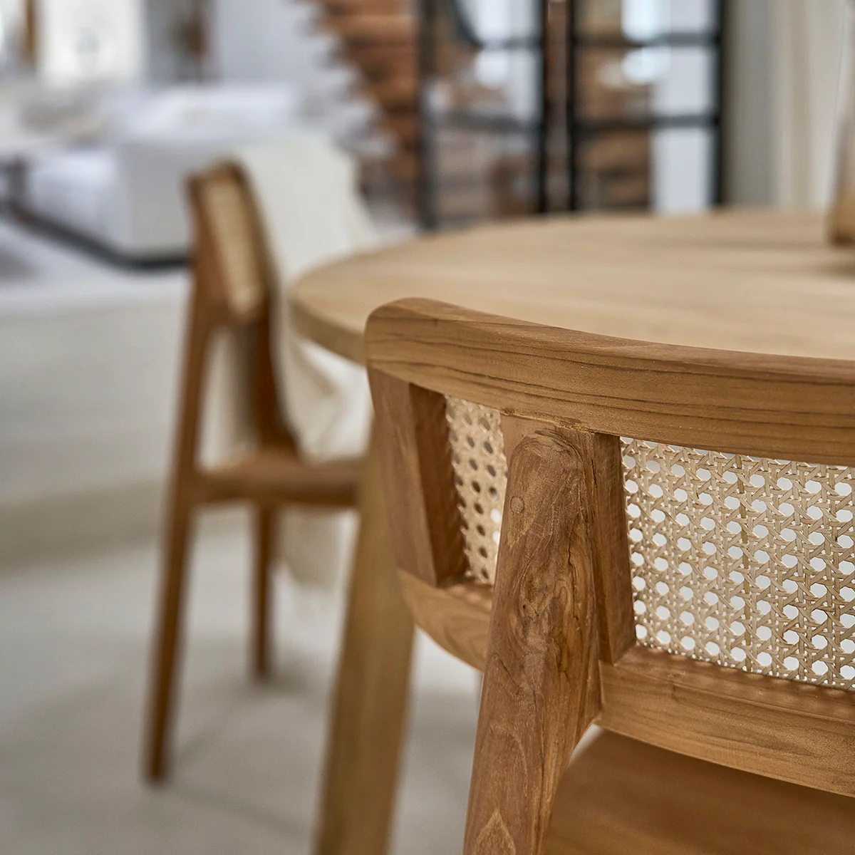 Chaise en teck massif et cannage - Image 9