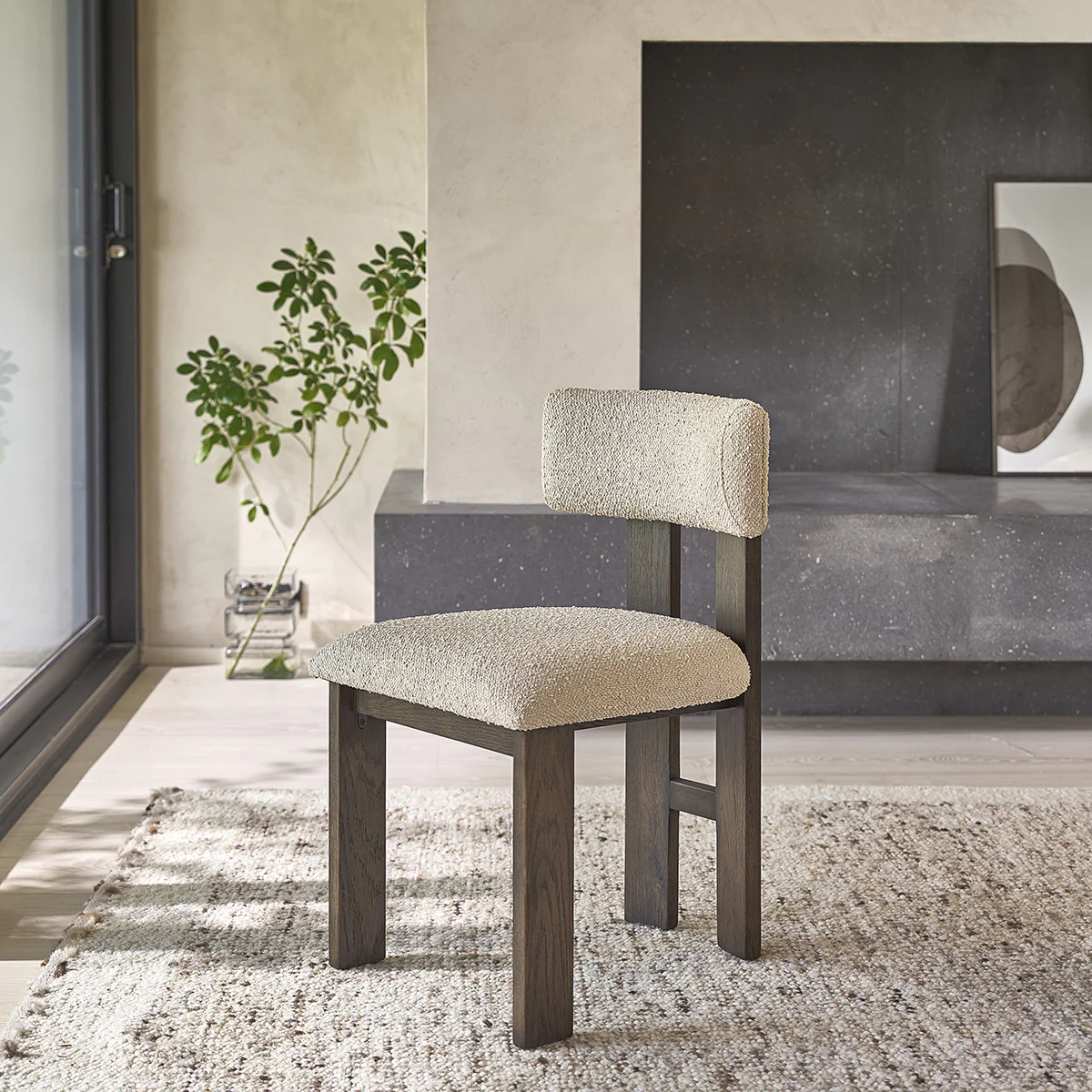 Lot de 2 chaises en chĂȘne massif marron et tissu bouclette beige - Image 8
