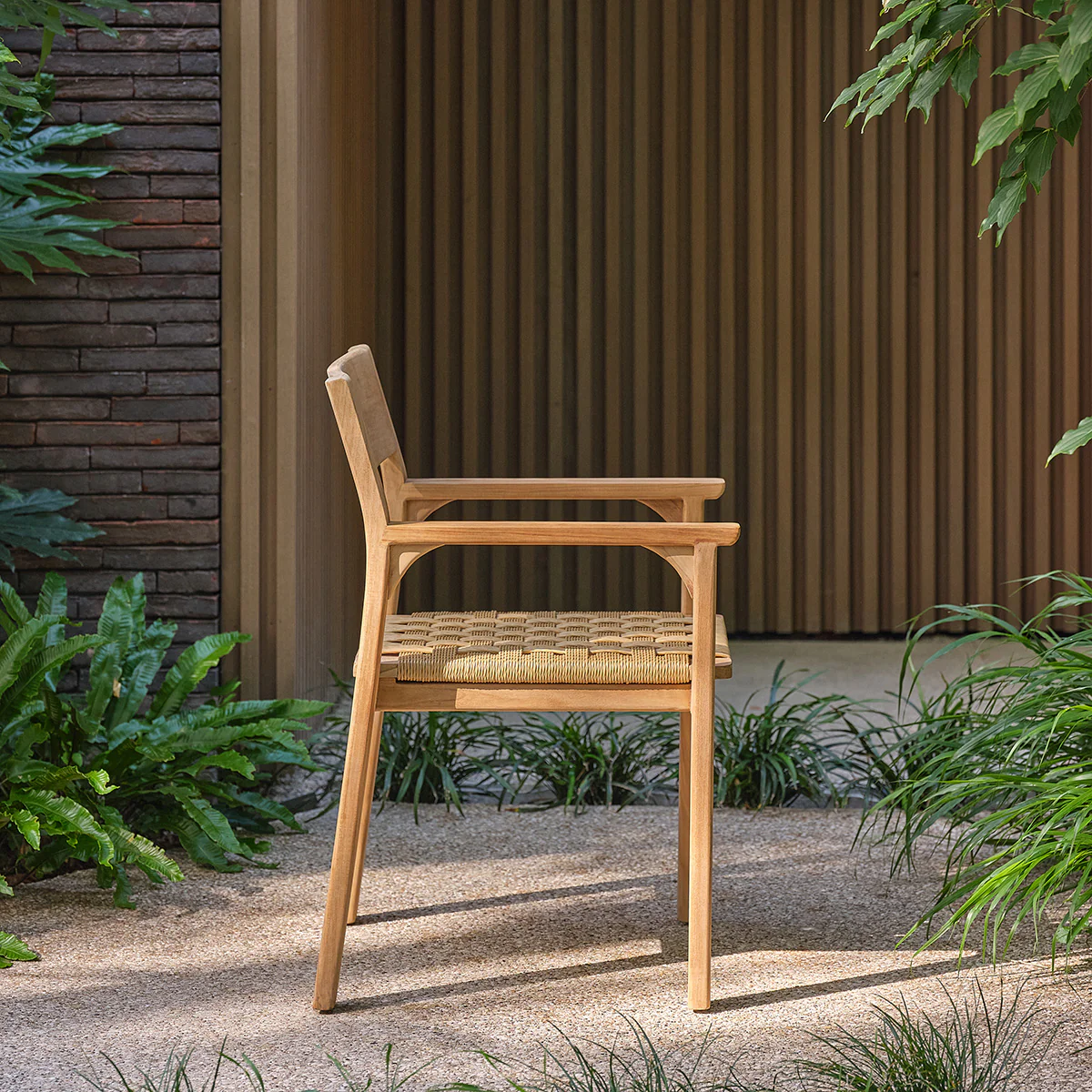 Fauteuil de jardin en teck massif et rotin - Image 3