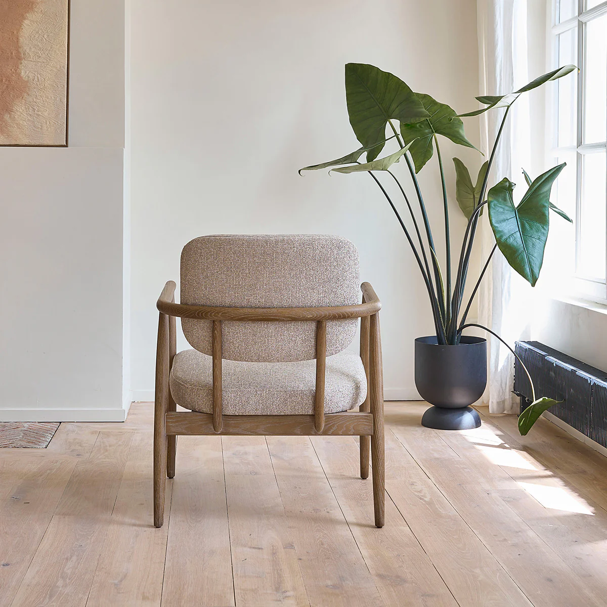 Fauteuil en bois de chĂȘne et tissu texturĂ© beige chinĂ© - Image 4