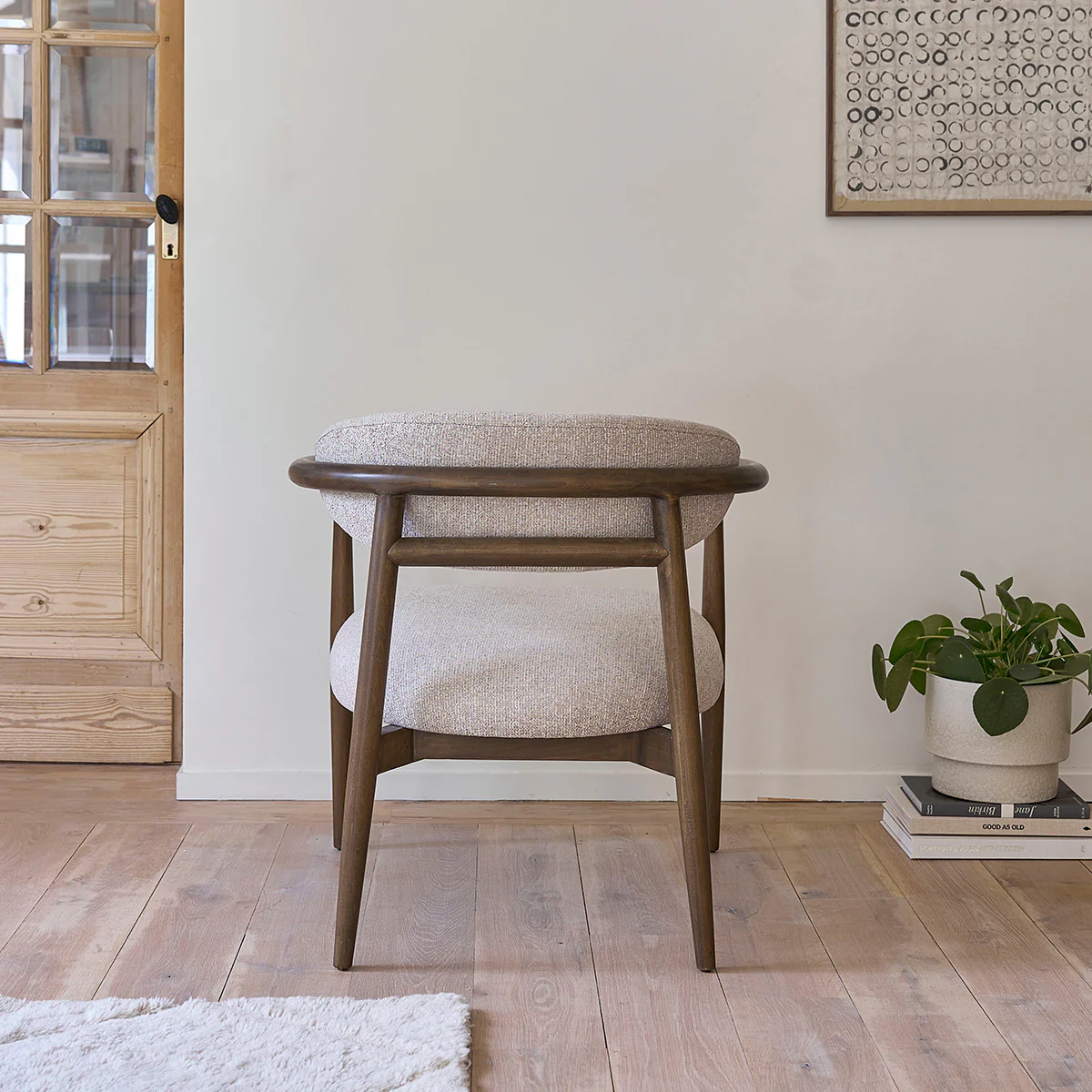 Fauteuil en bois massif et tissu texturé beige chiné - Image 5