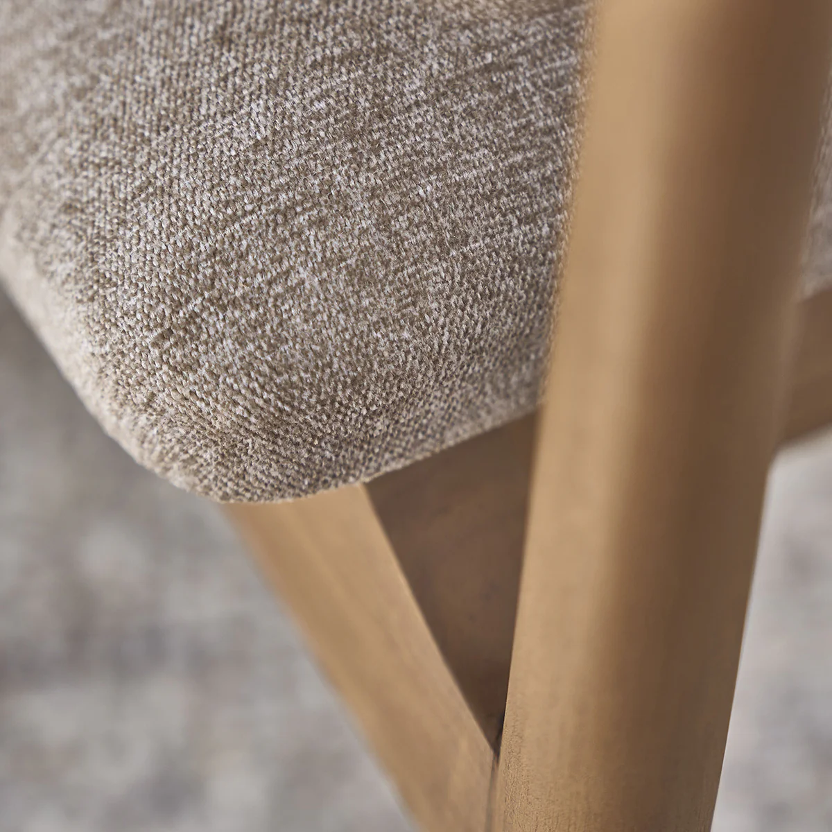Fauteuil en teck massif, cannage et tissu grège - Image 6