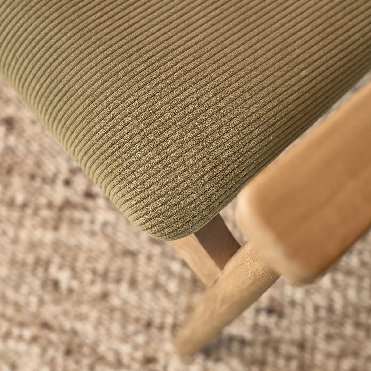 Fauteuil en teck massif, cannage et tissu velours cÎtelé kaki - Image 6