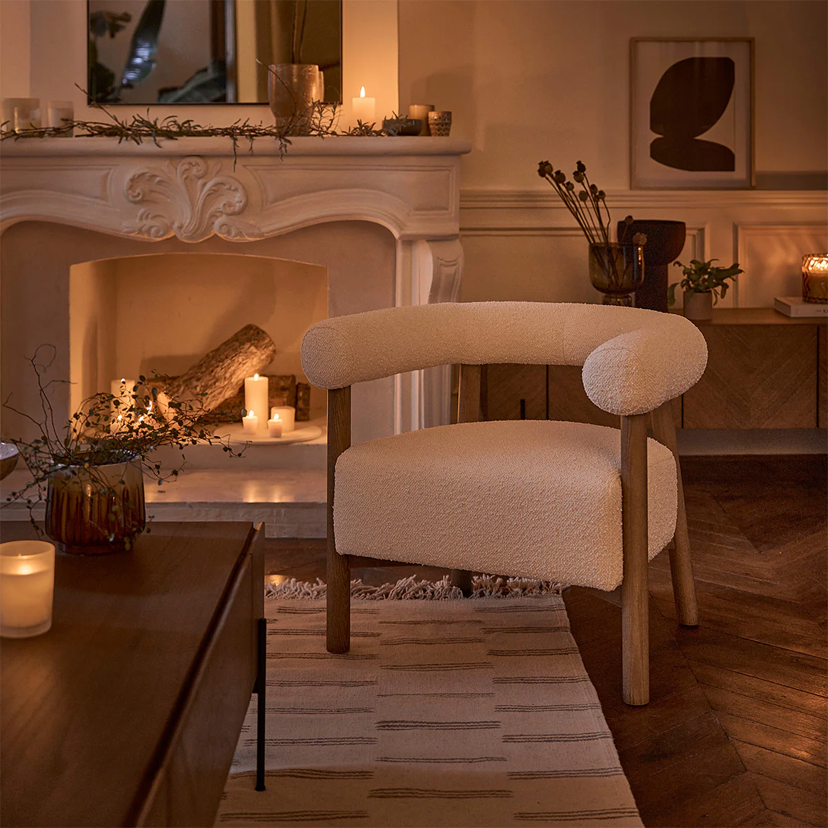 Fauteuil rond en chêne massif et tissu bouclette écrue - Image 9