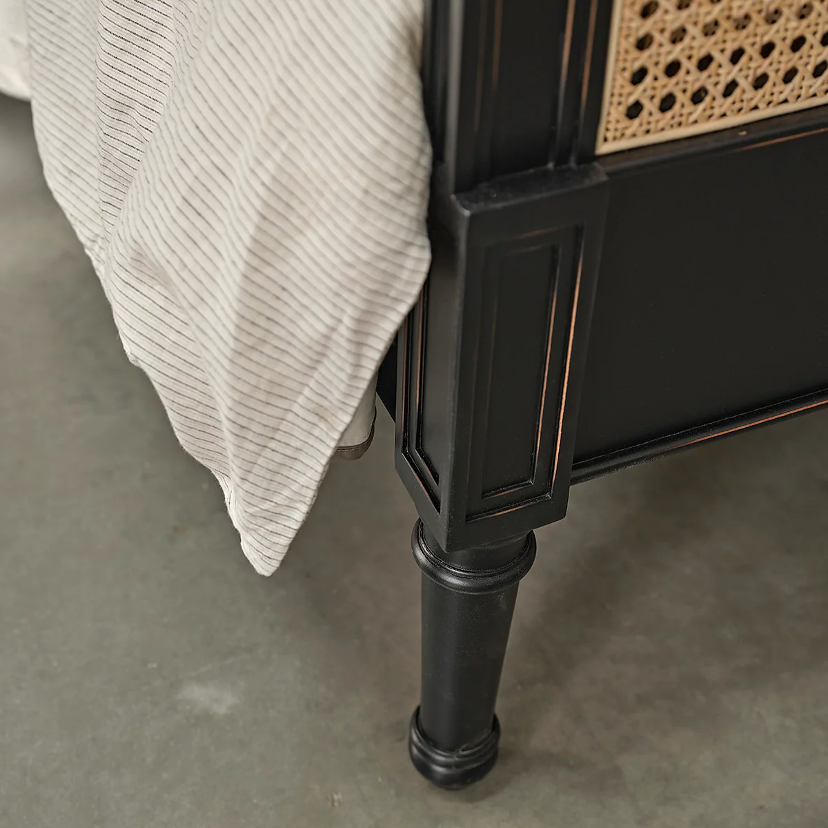Lit en cannage et bois d'acajou 160 cm avec sommier - Image 4
