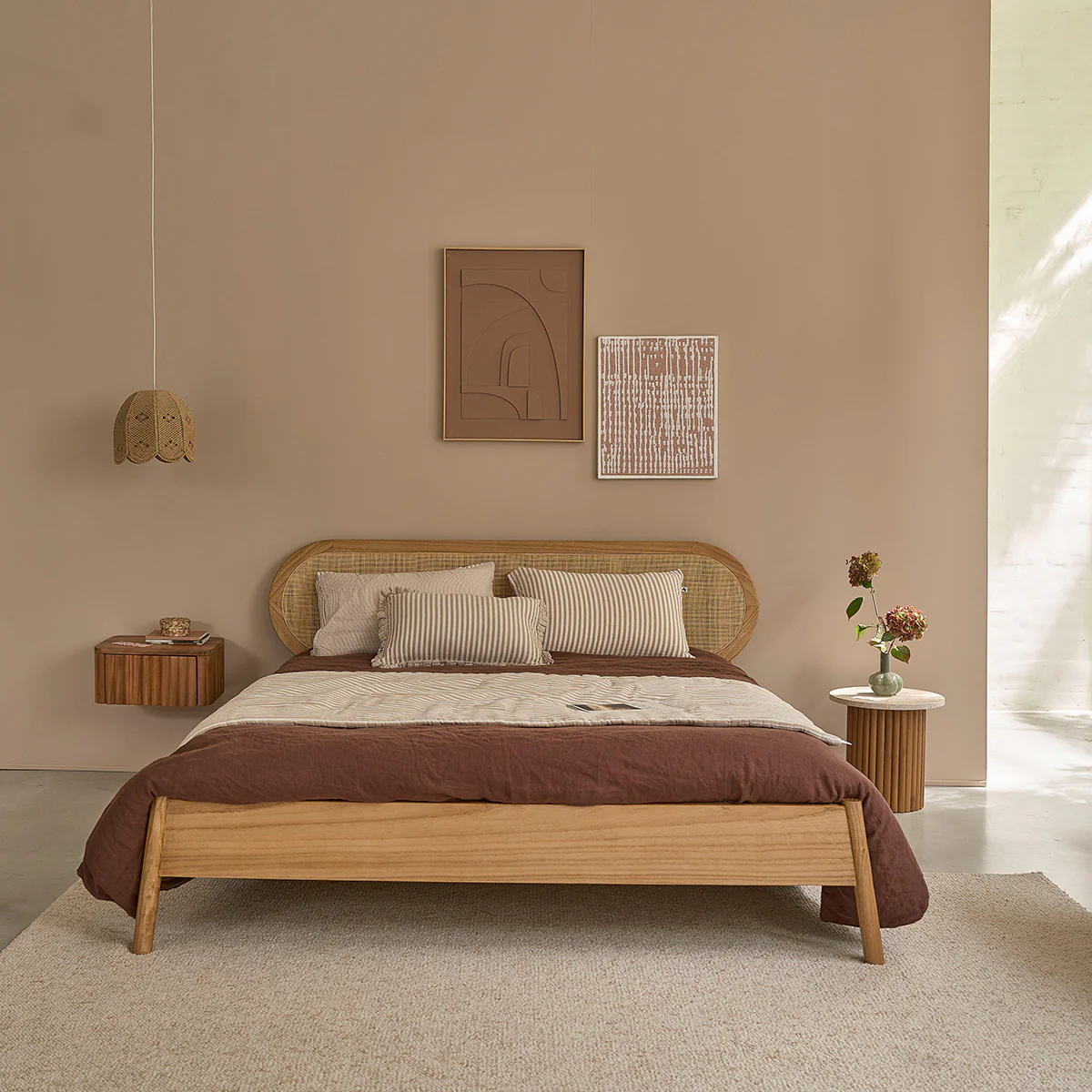 Lit en bois de mindi et cannage 160 cm avec sommier