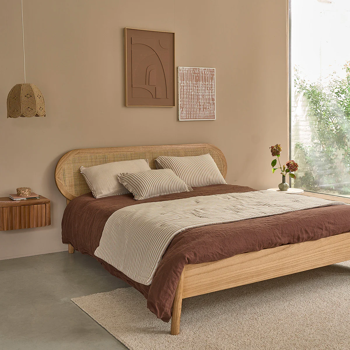 Lit en bois de mindi et cannage 180 cm avec sommier - Image 3