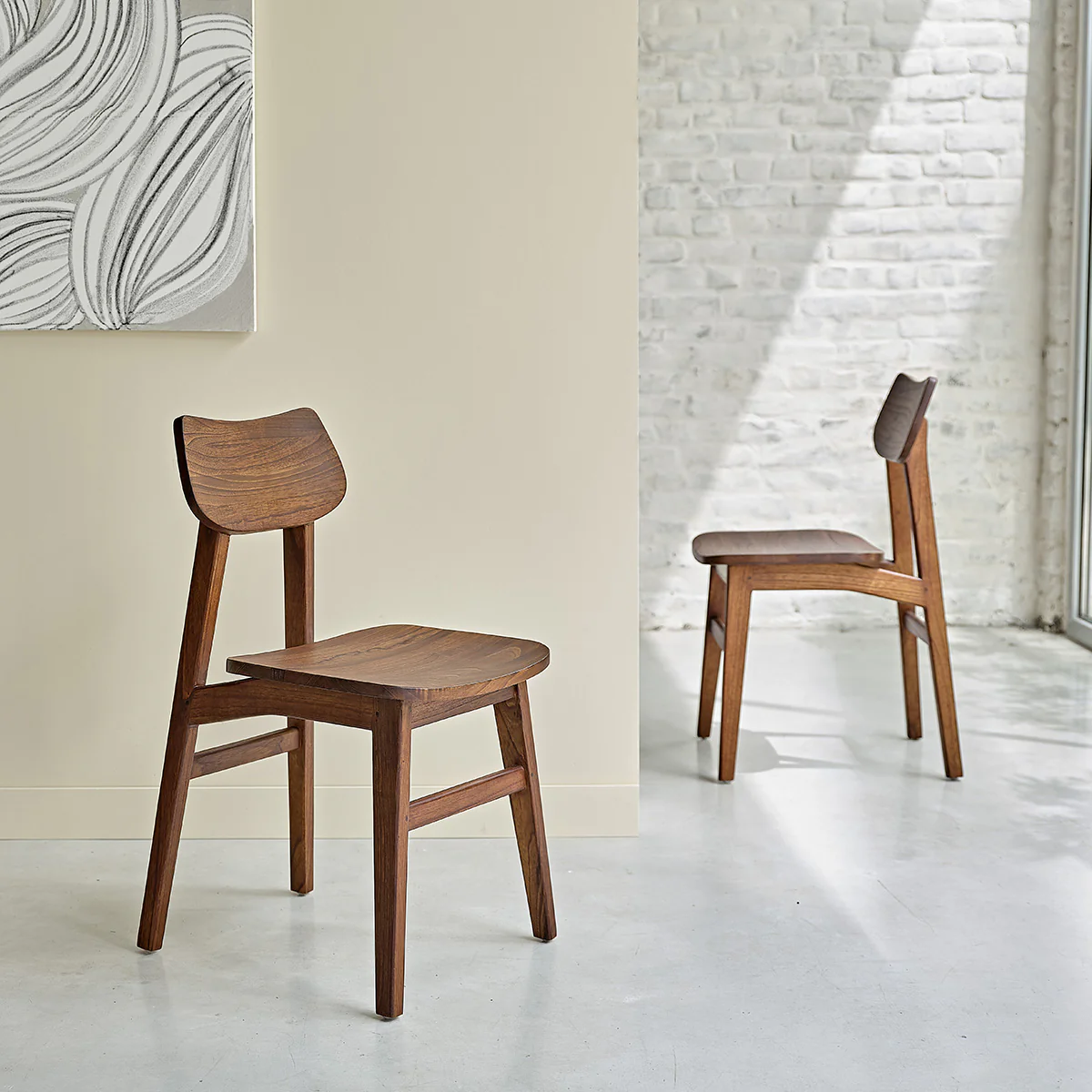 Lot de 2 chaises en mindi massif finition noyer
