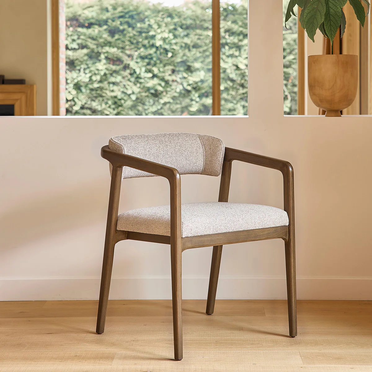 Lot de 2 chaises en bois massif et tissu texturé beige chiné - Image 3