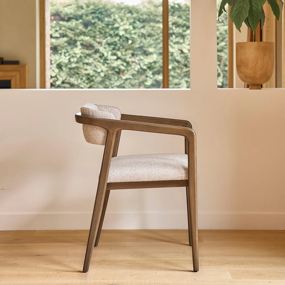 Lot de 2 chaises en bois massif et tissu texturé beige chiné - Image 4