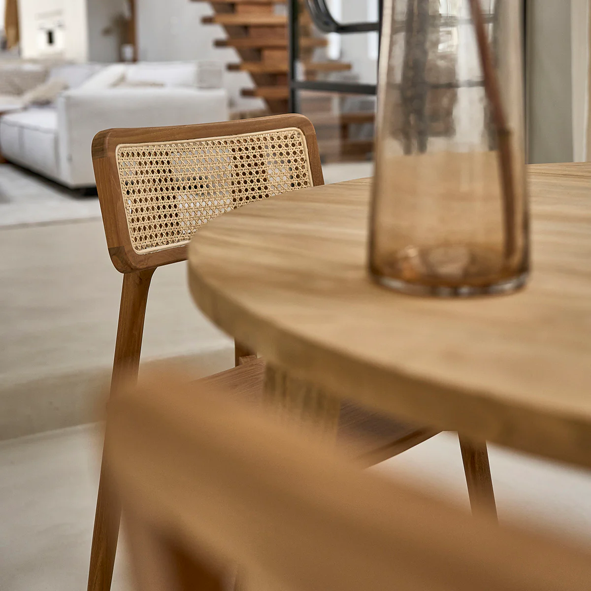 Lot de 2 chaises en teck massif et cannage - Image 9