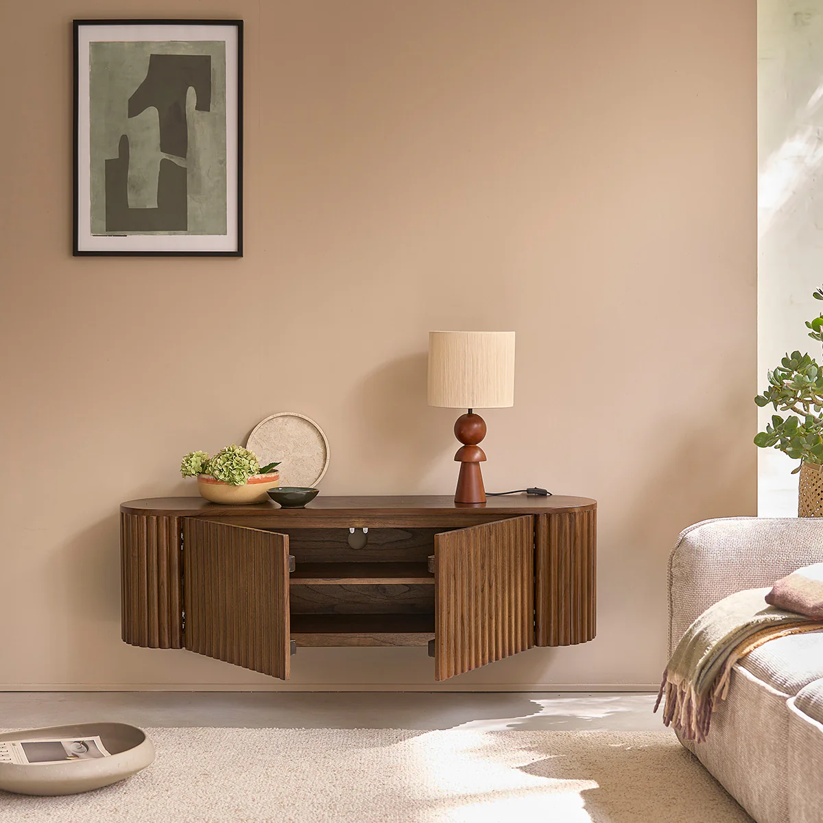 Meuble TV suspendu en bois de mindi finition noyer 140 cm - Image 3