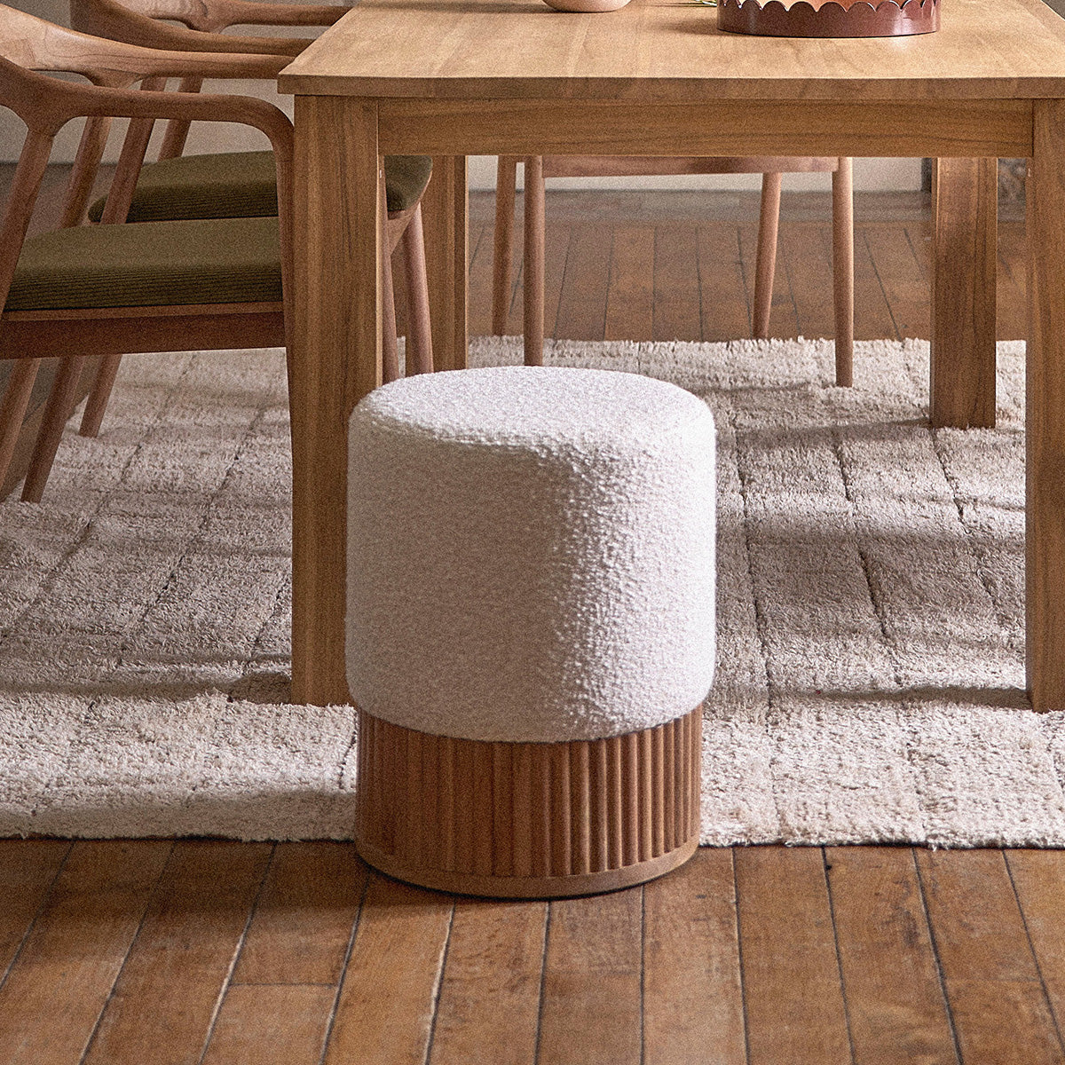 Pouf en teck massif et tissu bouclette blanc Ă38 cm - Image 3