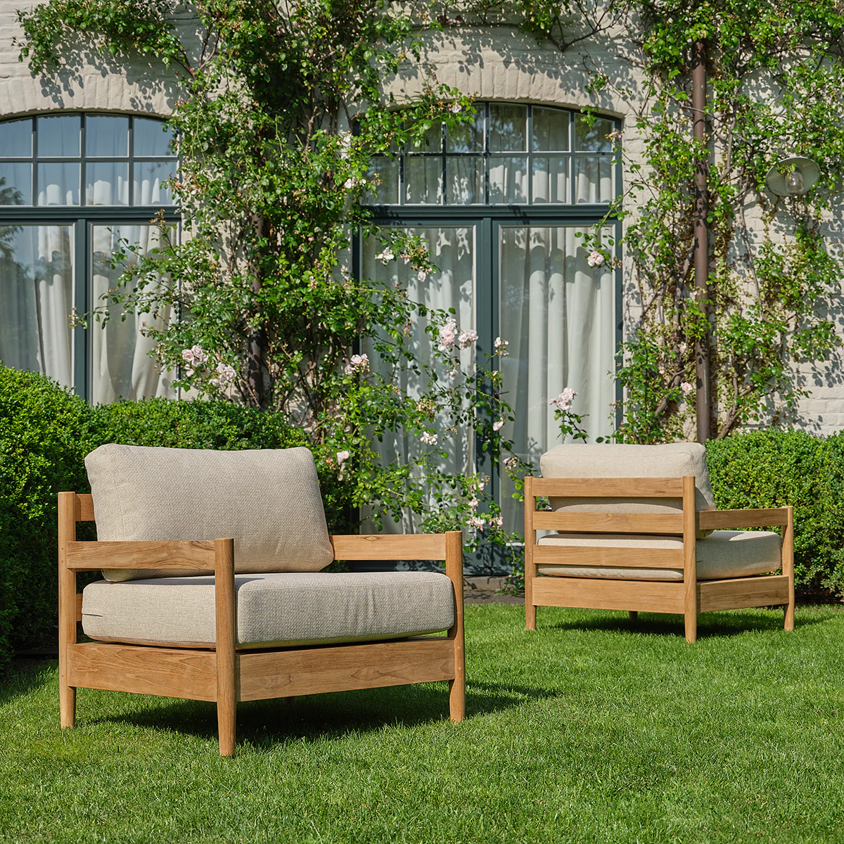 Salon de jardin bas en teck massif avec coussins beige chiné 2 pers. - Image 3