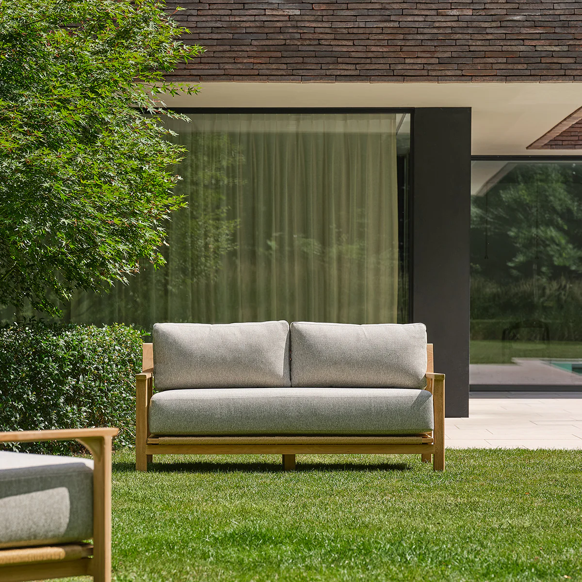 Salon de jardin bas en teck massif avec coussins gris chiné 4 pers. - Image 4