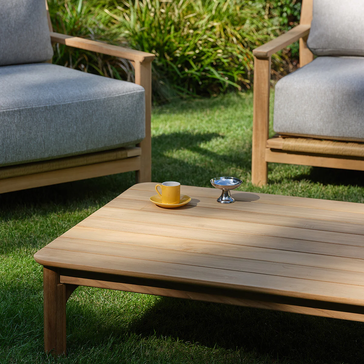 Salon de jardin bas en teck massif avec coussins gris chiné 4 pers. - Image 7