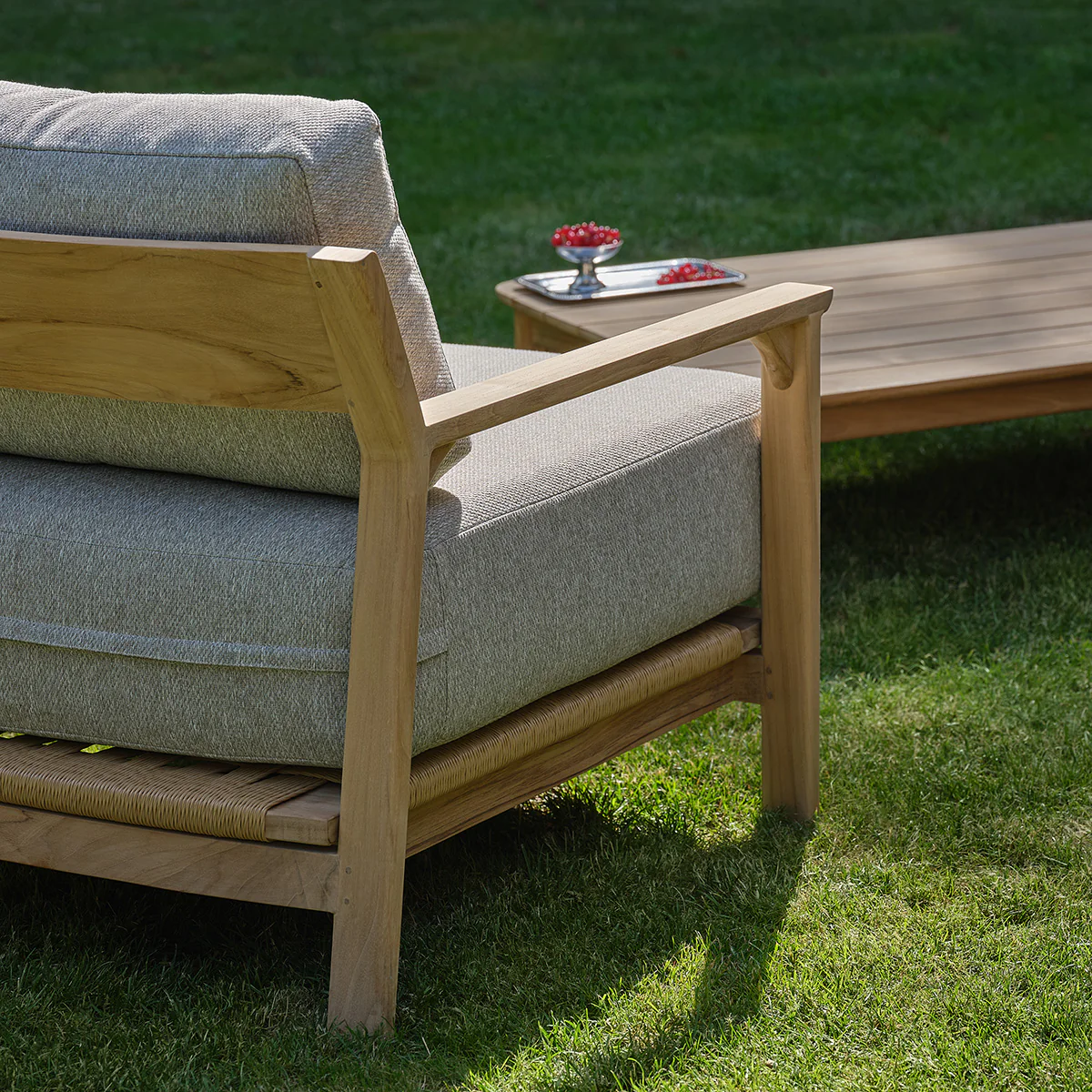 Salon de jardin bas en teck massif avec coussins gris chiné 4 pers. - Image 8