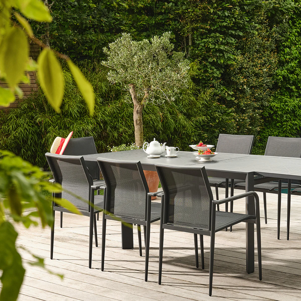 Salon de jardin en aluminium et textilène extensible gris 6/10 pers. - Image 3