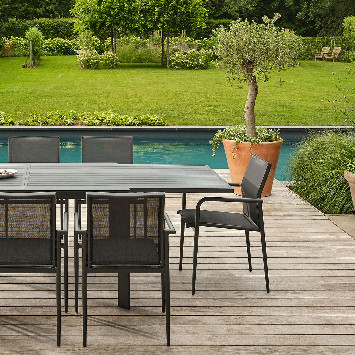 Salon de jardin en aluminium et textilène extensible gris 6/10 pers. - Image 4