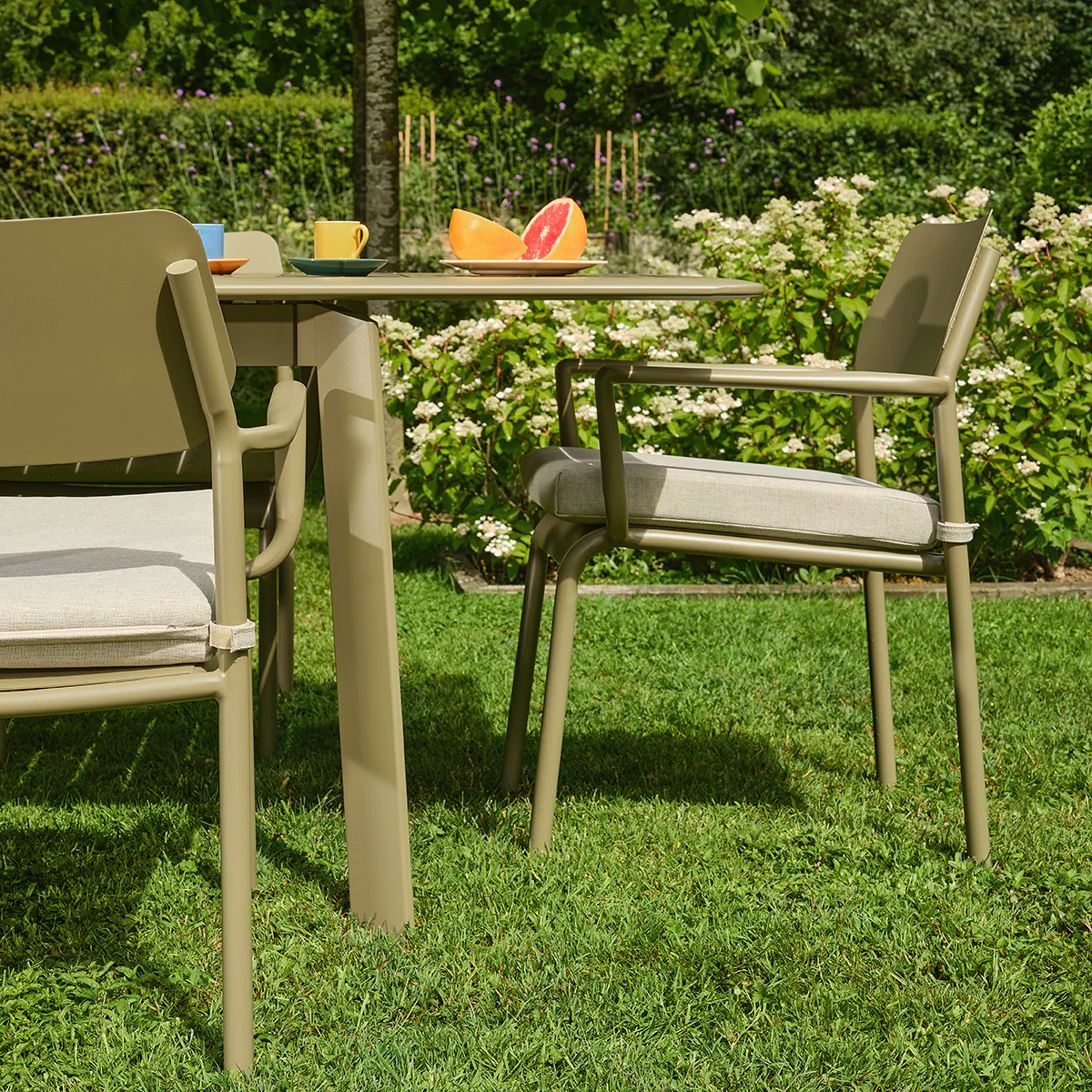 Salon de jardin en aluminium extensible kaki clair 6/10 pers. - Image 4