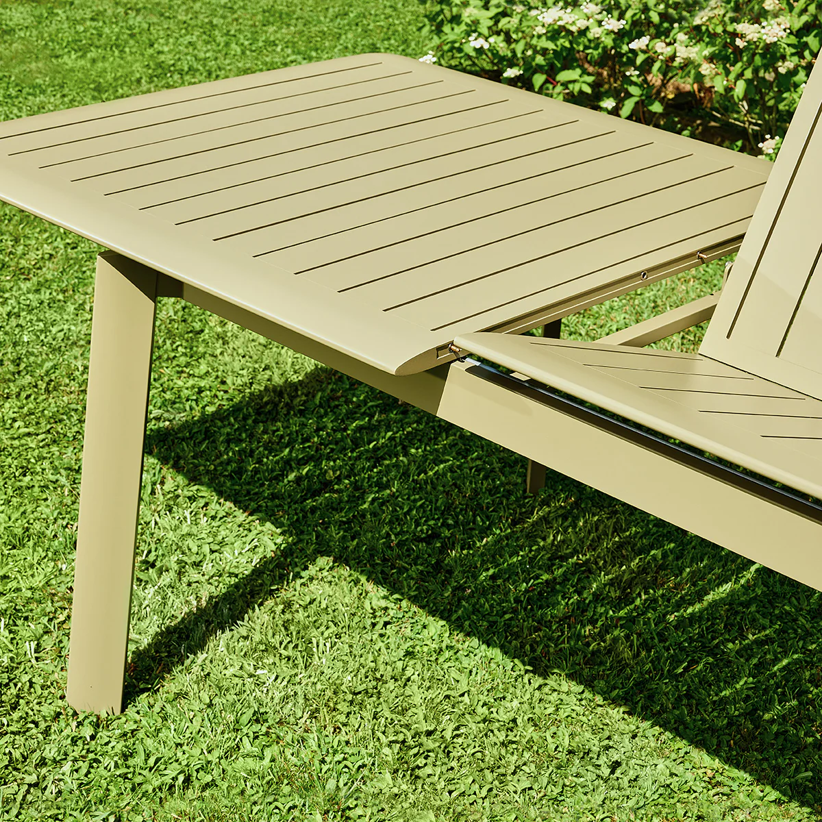 Salon de jardin en aluminium extensible kaki clair 6/10 pers. - Image 7