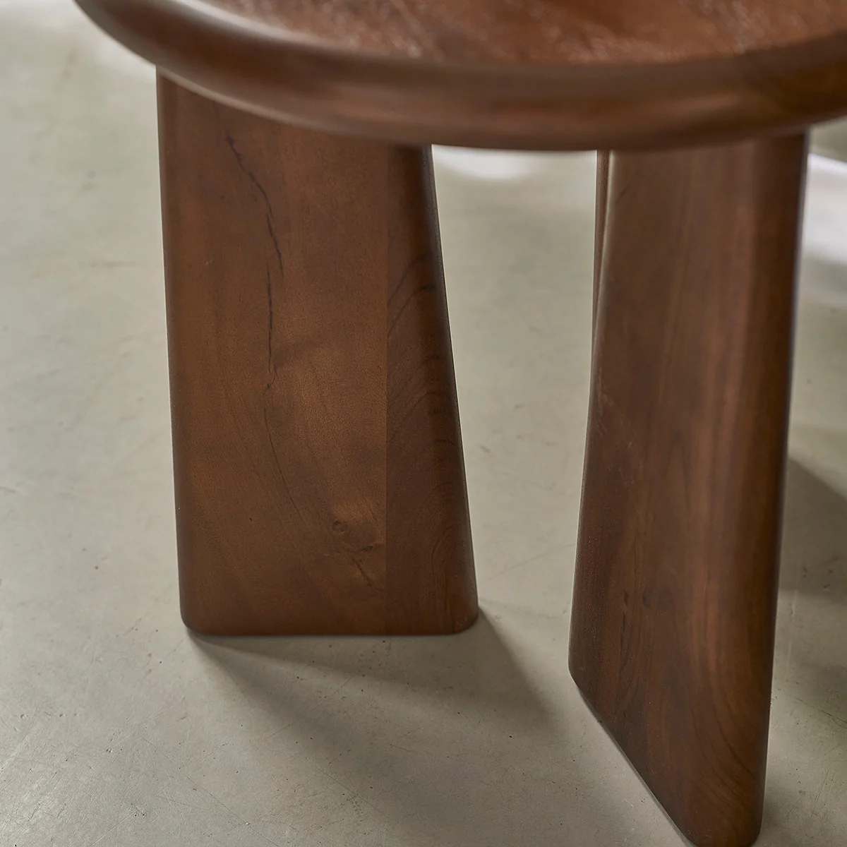Table d'appoint en bois d'acacia ronde - Image 4