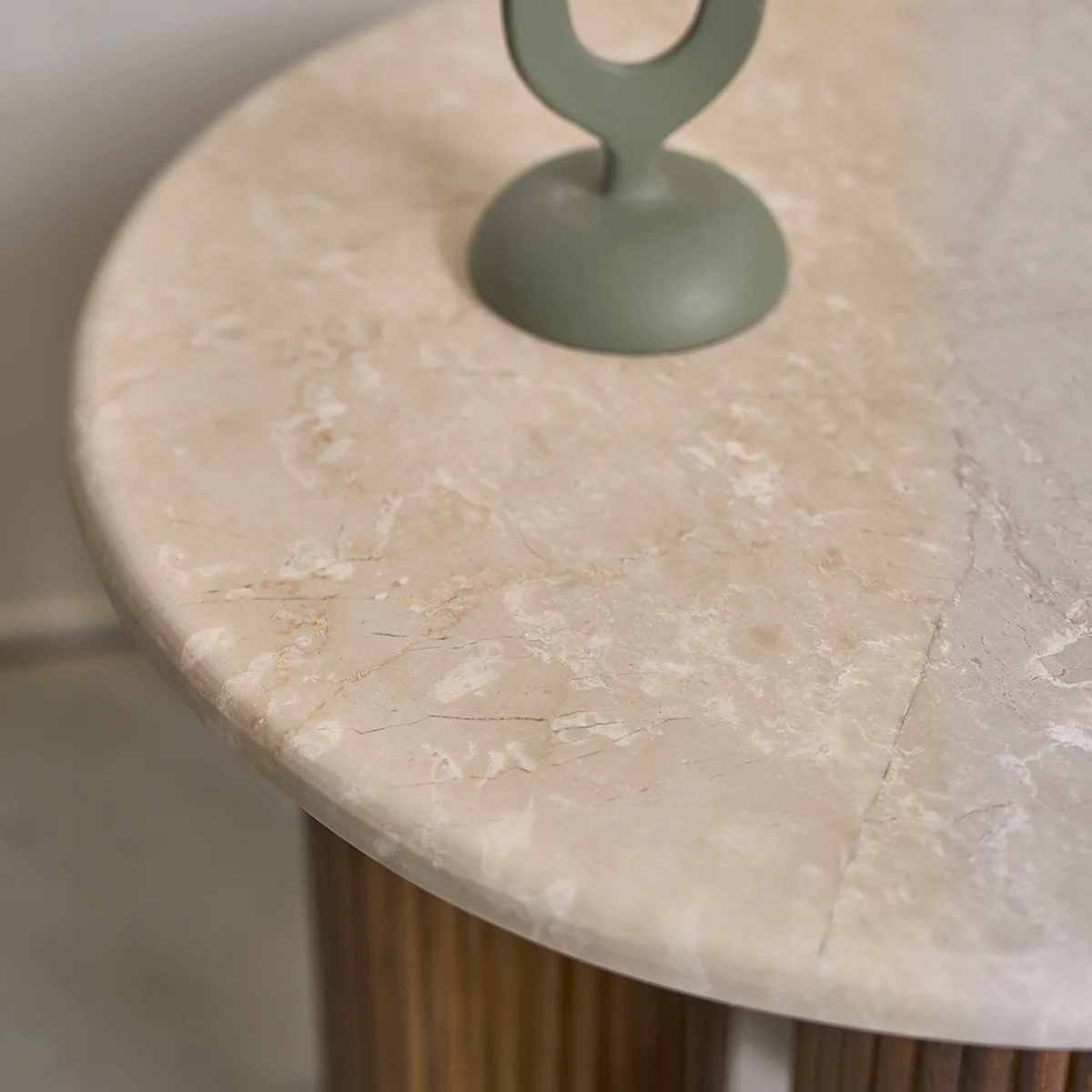 Table d'appoint en bois de manguier et marbre ronde - Image 3