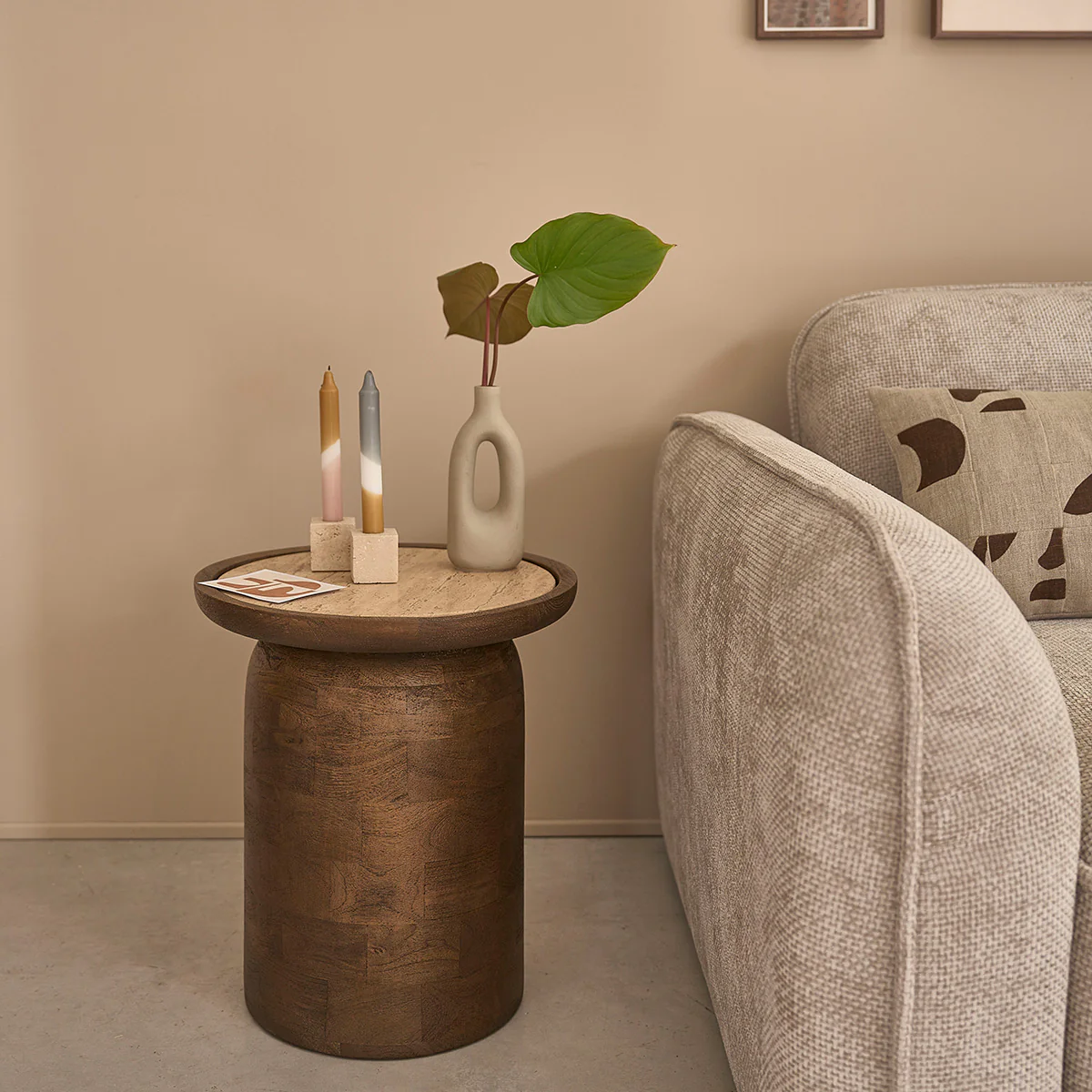 Table d'appoint en bois de manguier et travertin ronde