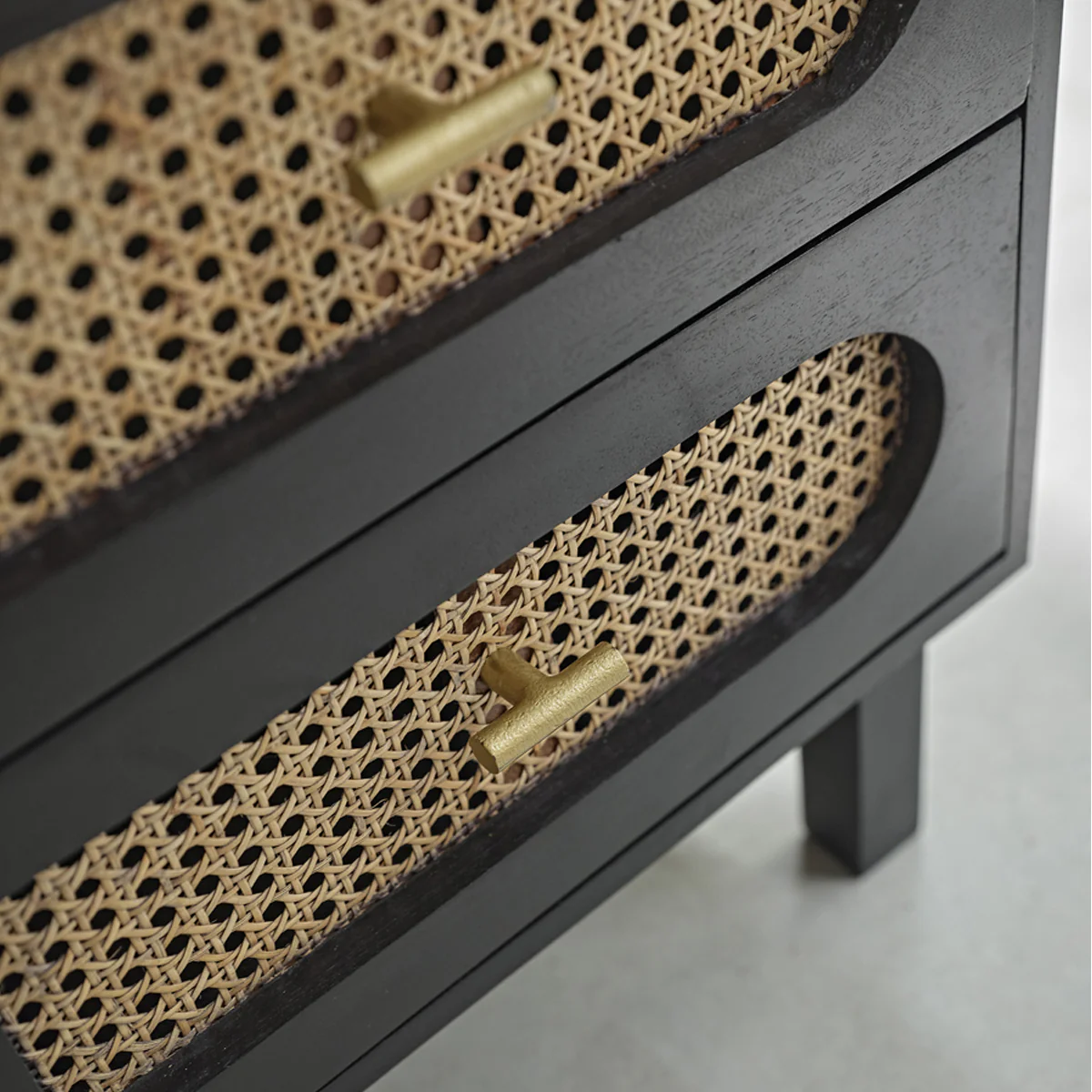 Table de chevet en manguier massif et cannage 45 cm - Image 6