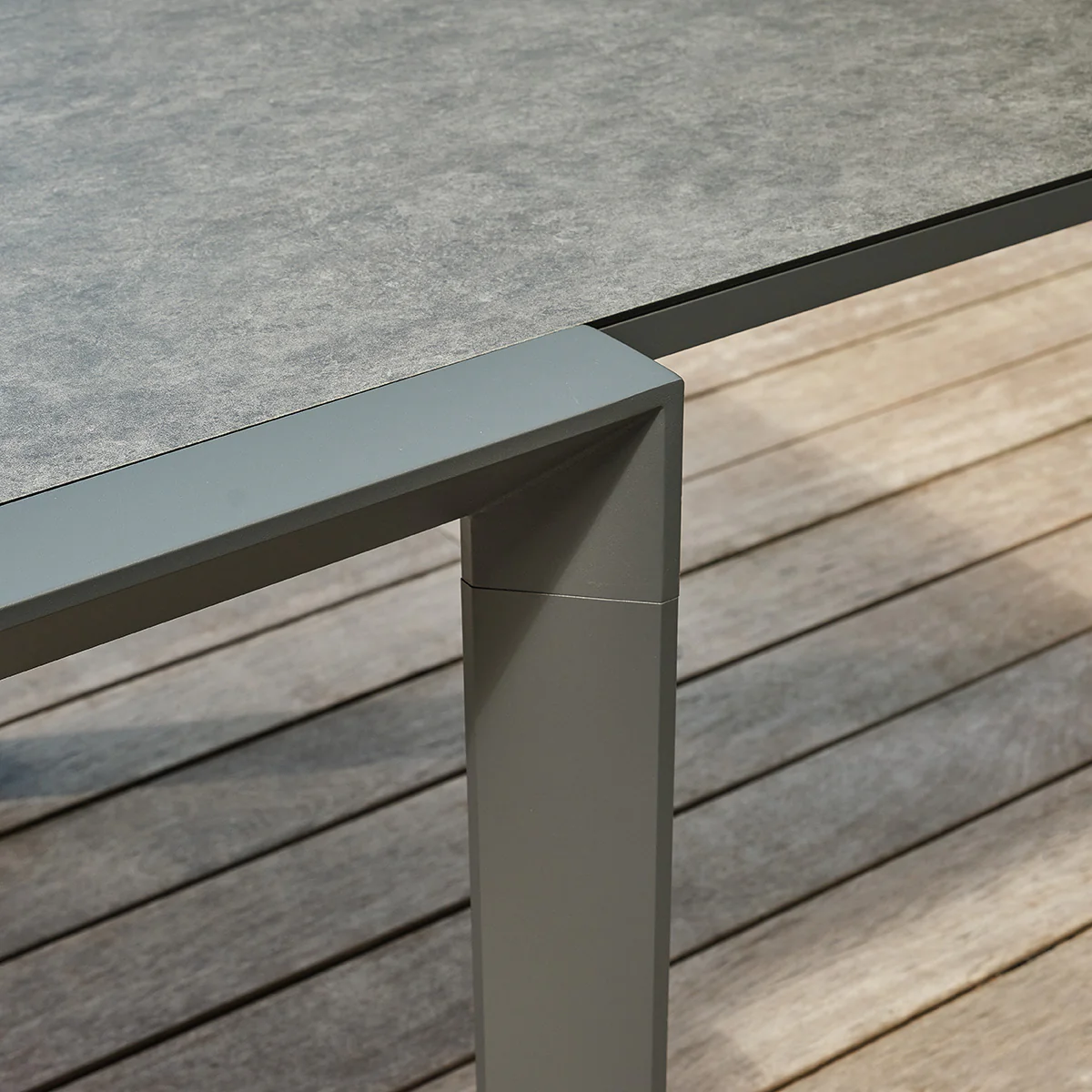 Table de jardin en aluminium et verre extensible gris 6/10 pers. - Image 6