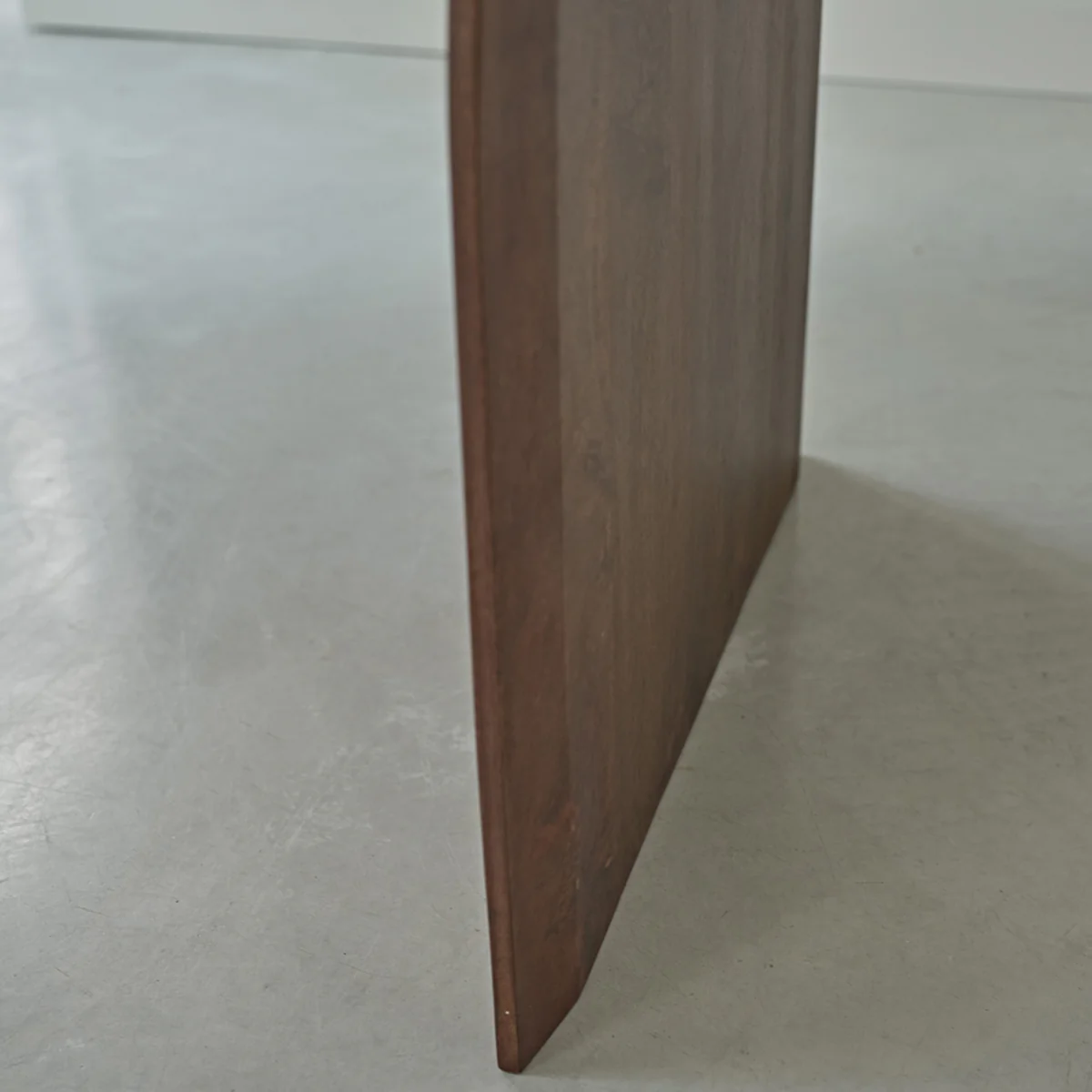 Table en manguier massif finition noyer 6/8 pers. - Image 5