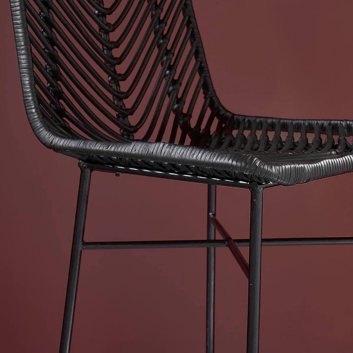 Tabouret de bar en rotin et métal noir - Image 4