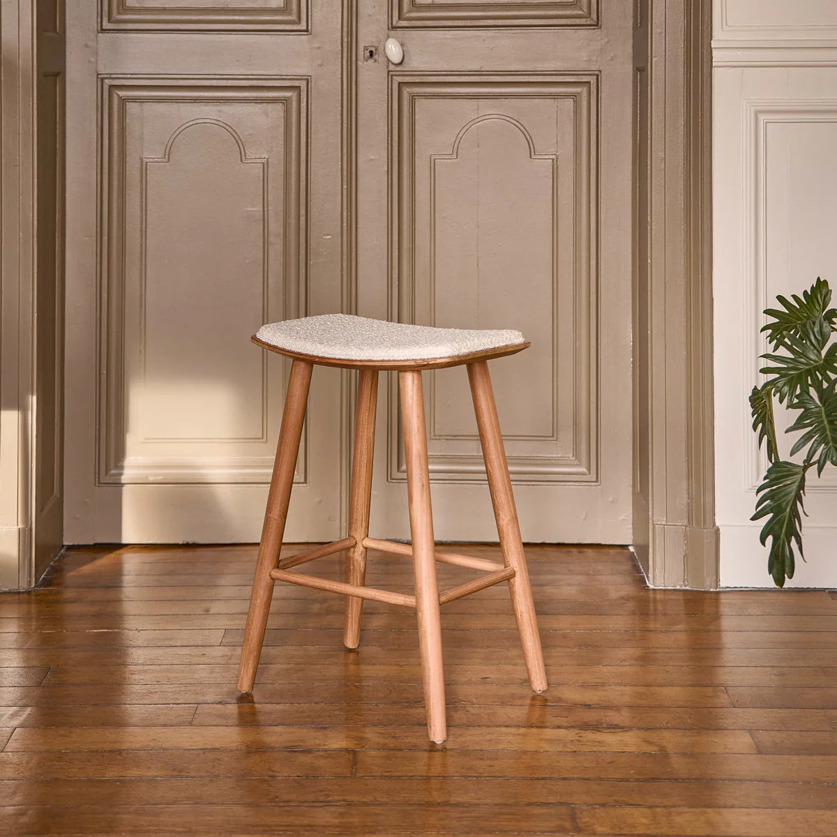 Tabouret de bar en teck massif assise bouclette 65 cm
