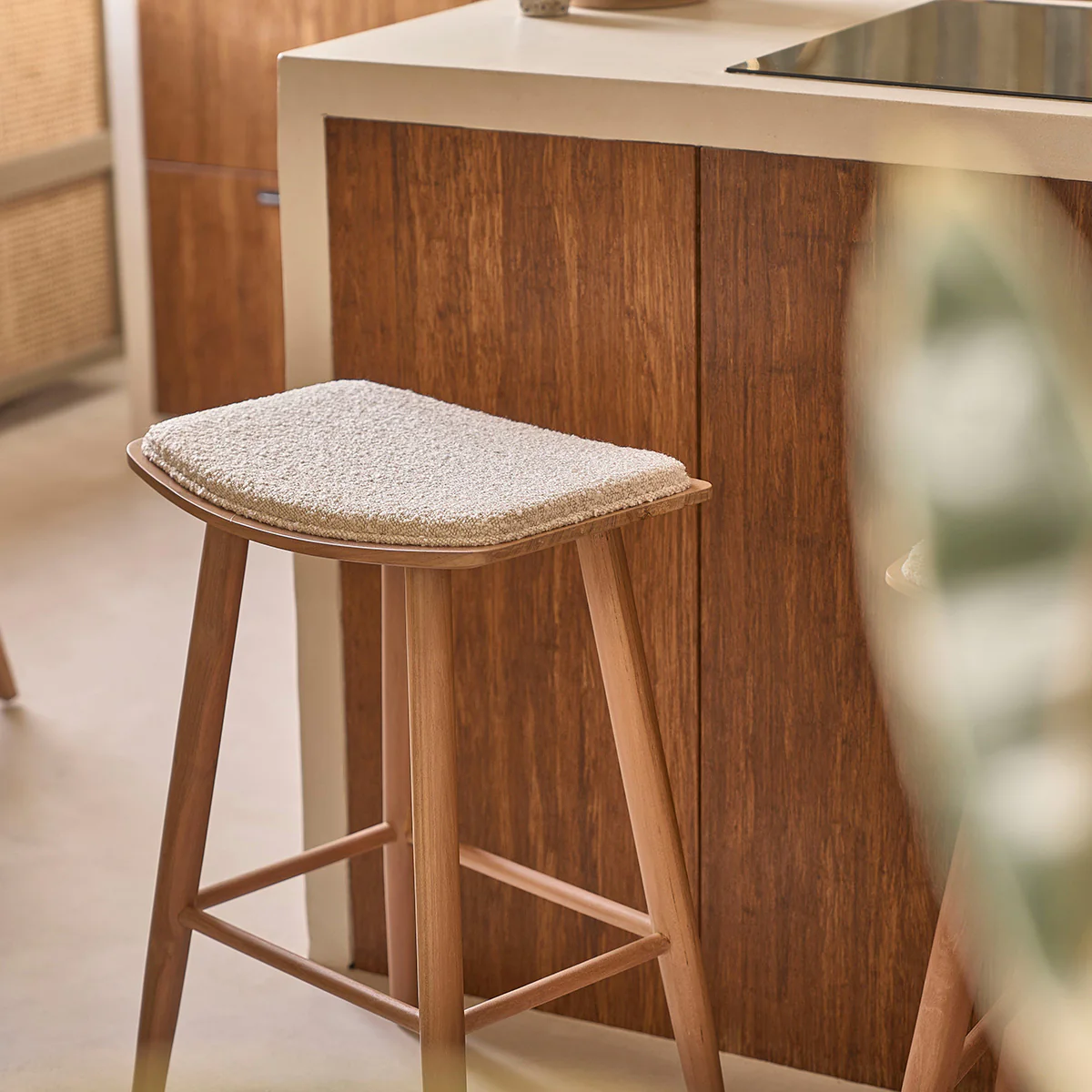 Tabouret de bar en teck massif assise bouclette 75 cm - Image 7