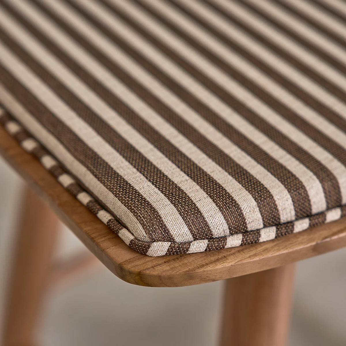 Tabouret de bar en teck massif et assise Ă rayures 45 cm - Image 6