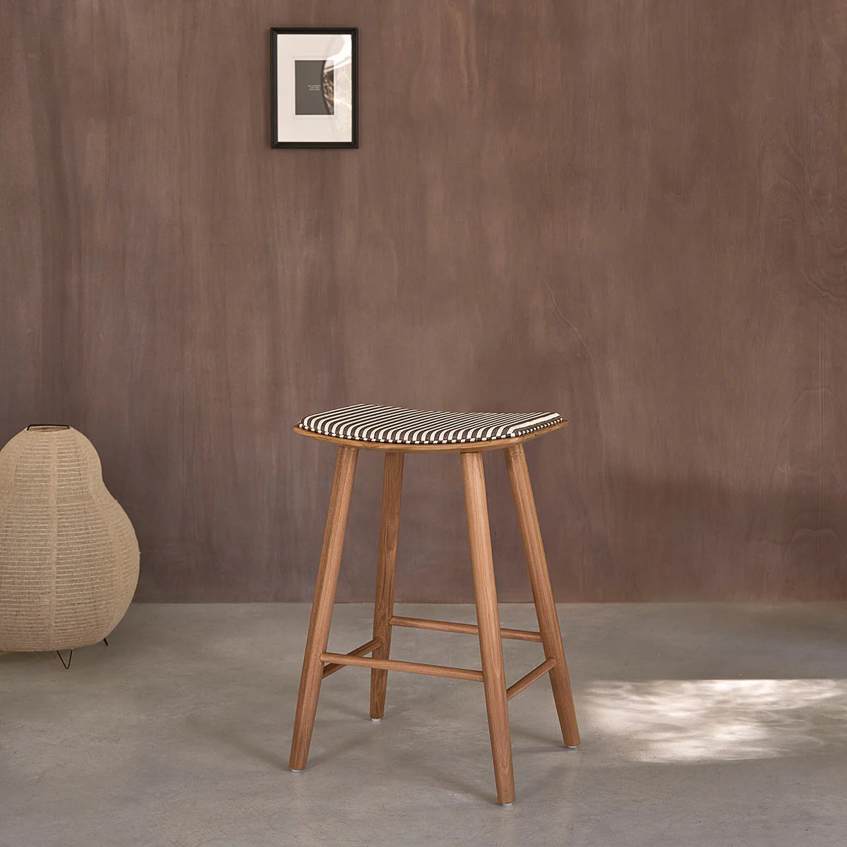 Tabouret de bar en teck massif et assise Ă rayures 65 cm